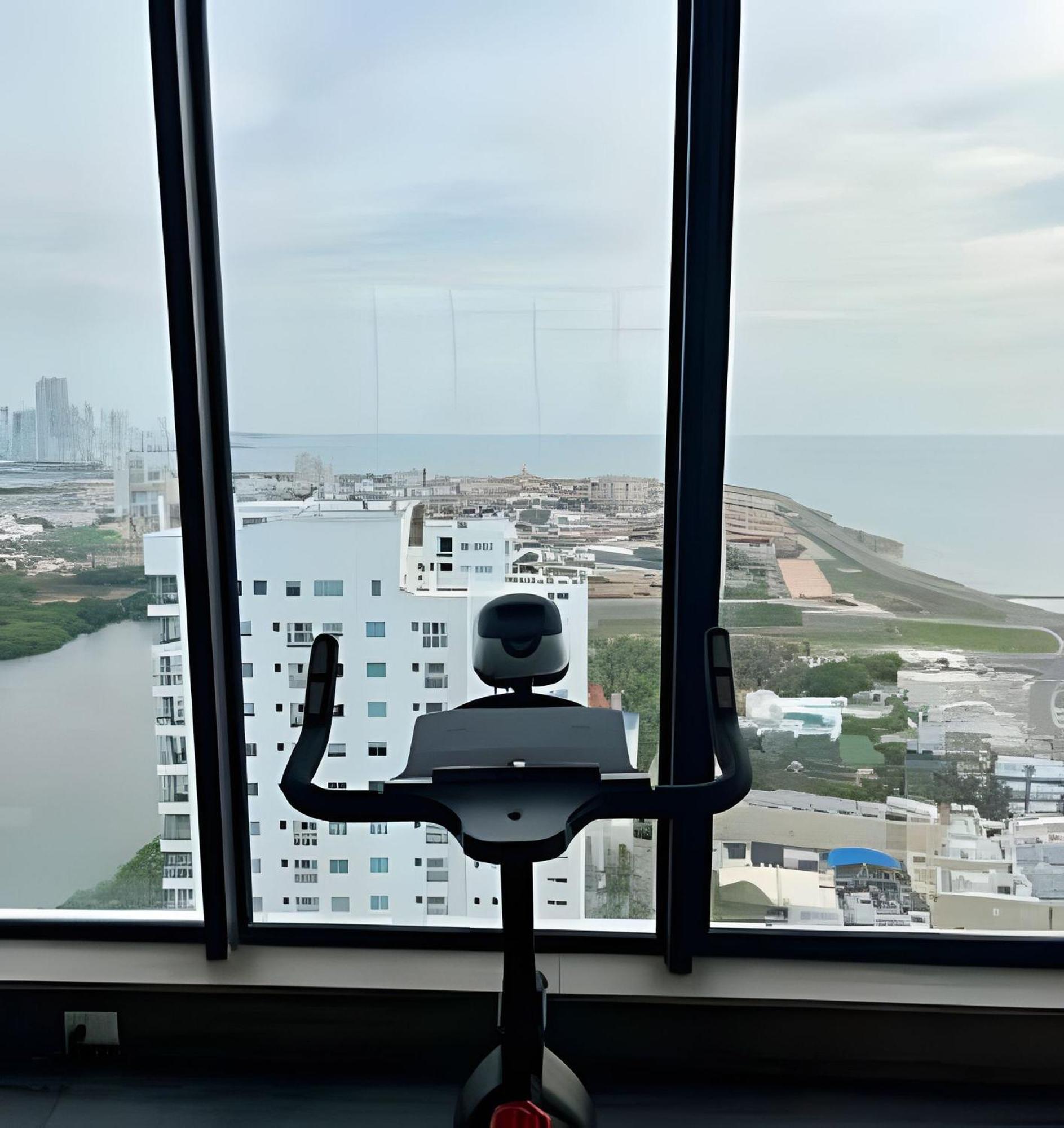 New Gem, 2b, 4 Blocks From Center Amazing Views *