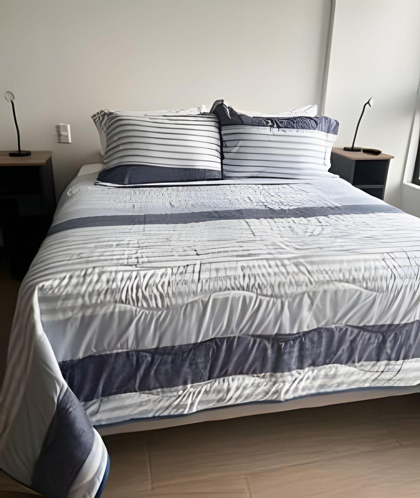 New Gem, 2b, 4 Blocks From Center Amazing Views *